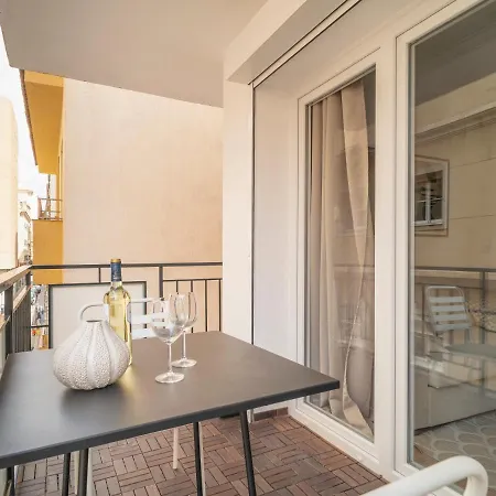 Sanders San Patricio - Dreamy Two-bedroom Downtown Malaga