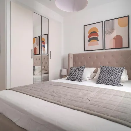 Apartment Sanders San Patricio - Dreamy Two-bedroom Downtown Malaga